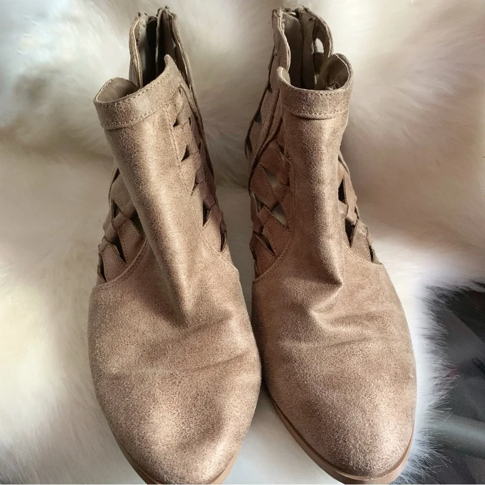 QUPID Western Cut Out Ankle Booties 6.5 - Picture 1 of 4